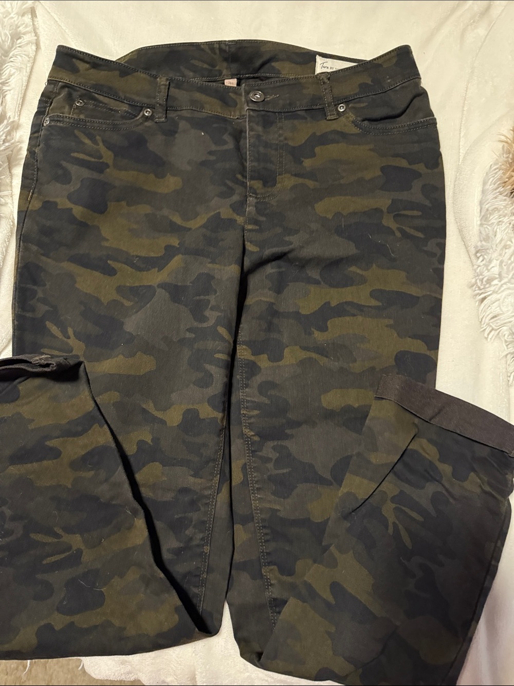 Two by Vince Camuto Women’s Camo Straight Leg Jeans - Olive & Black